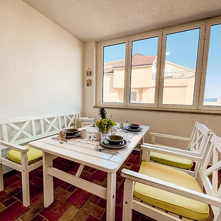 Apartment West Bol